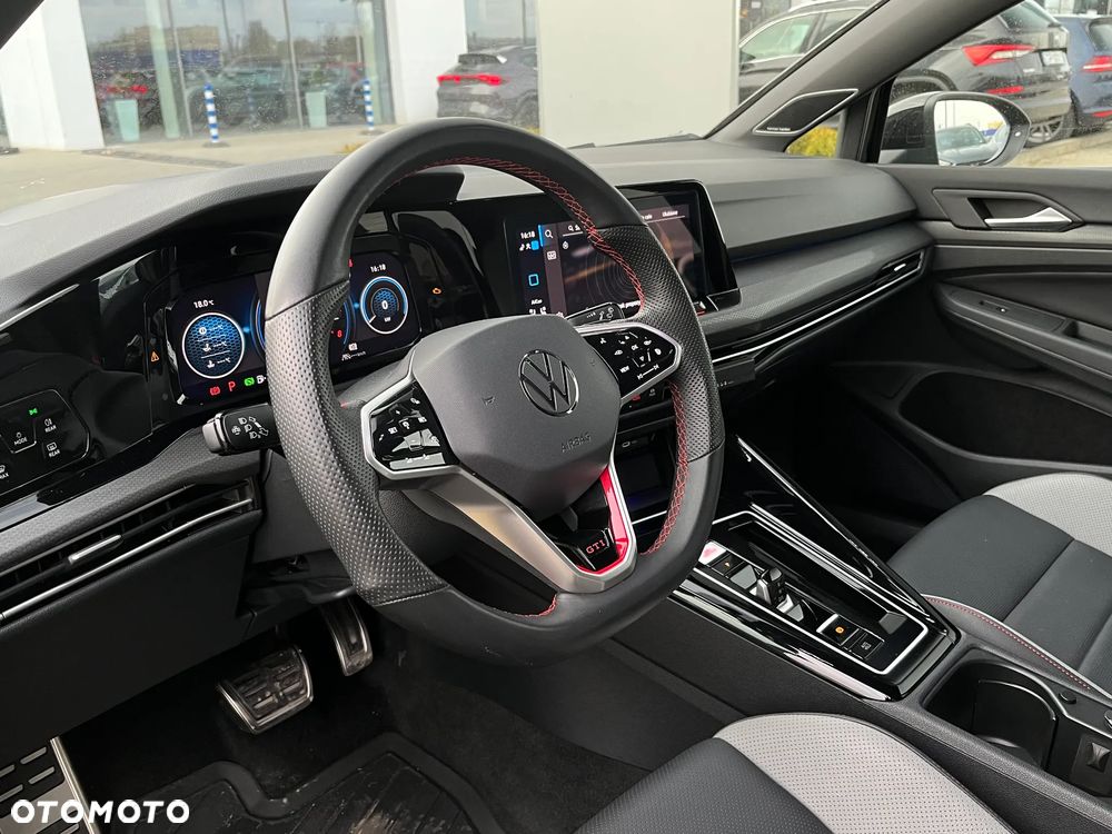 Volkswagen Golf - 11