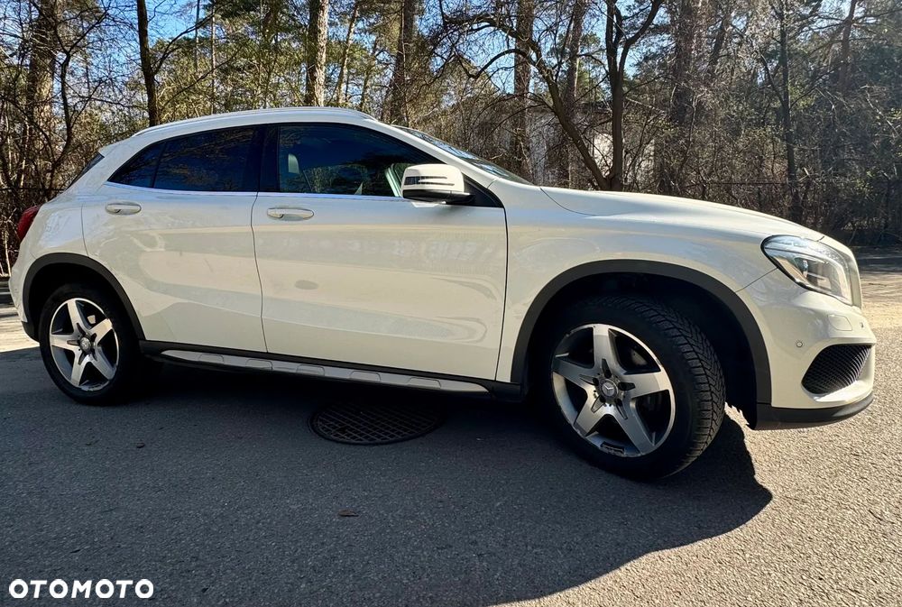 Mercedes-Benz GLA 250 4-Matic AMG Line - 16