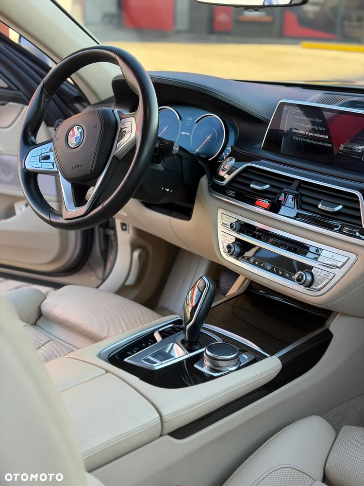 BMW Seria 7 740Li Edition Exclusive - 22