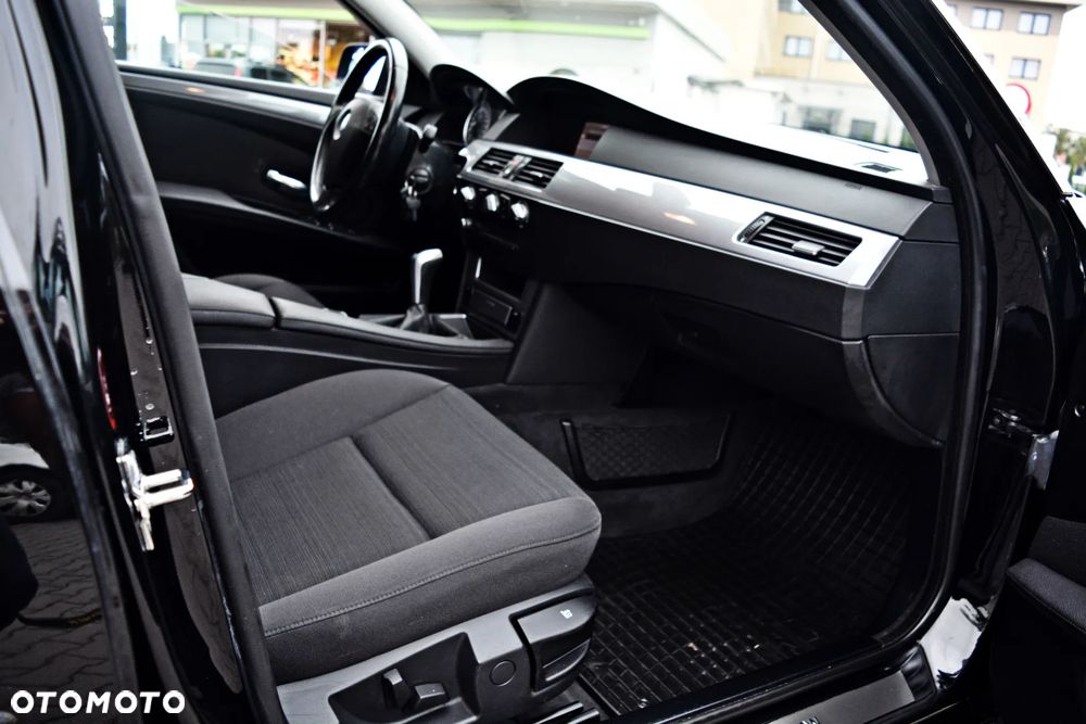 BMW Seria 5 520d Touring - 17