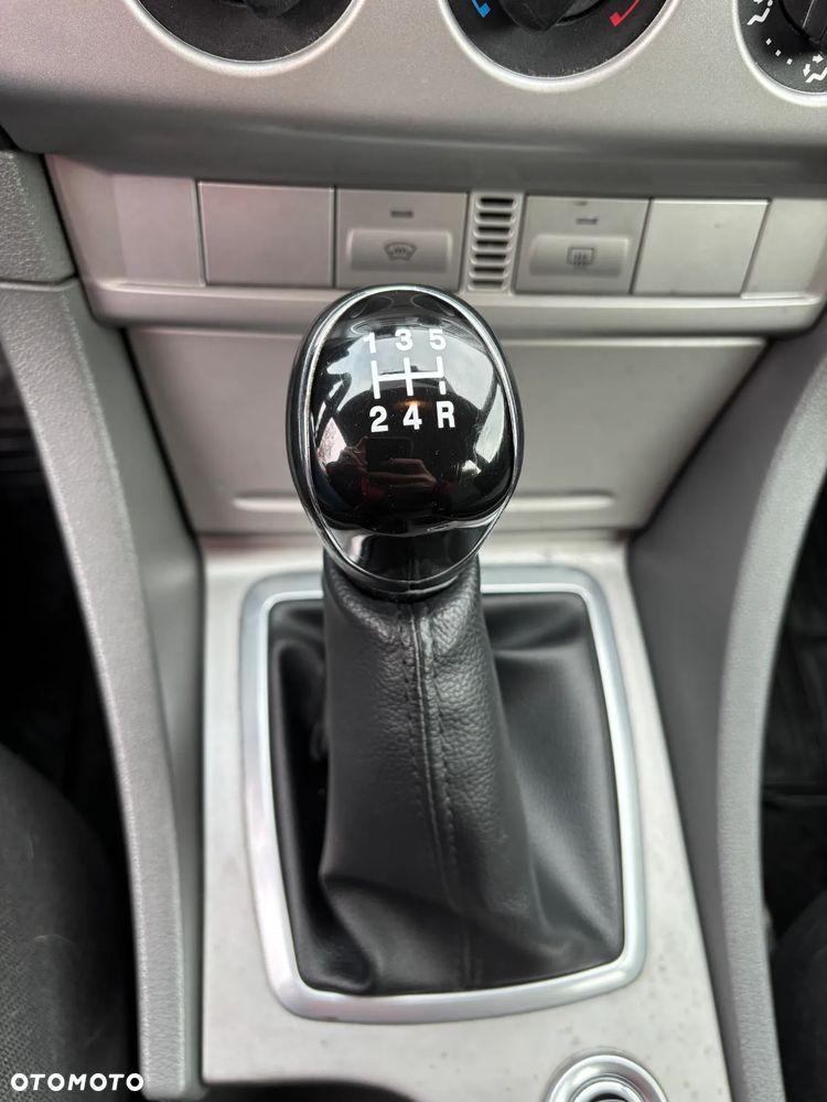 Ford Focus 1.8 Sport - 18