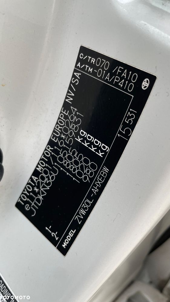 Toyota Prius 1.8 HSD Premium - 40