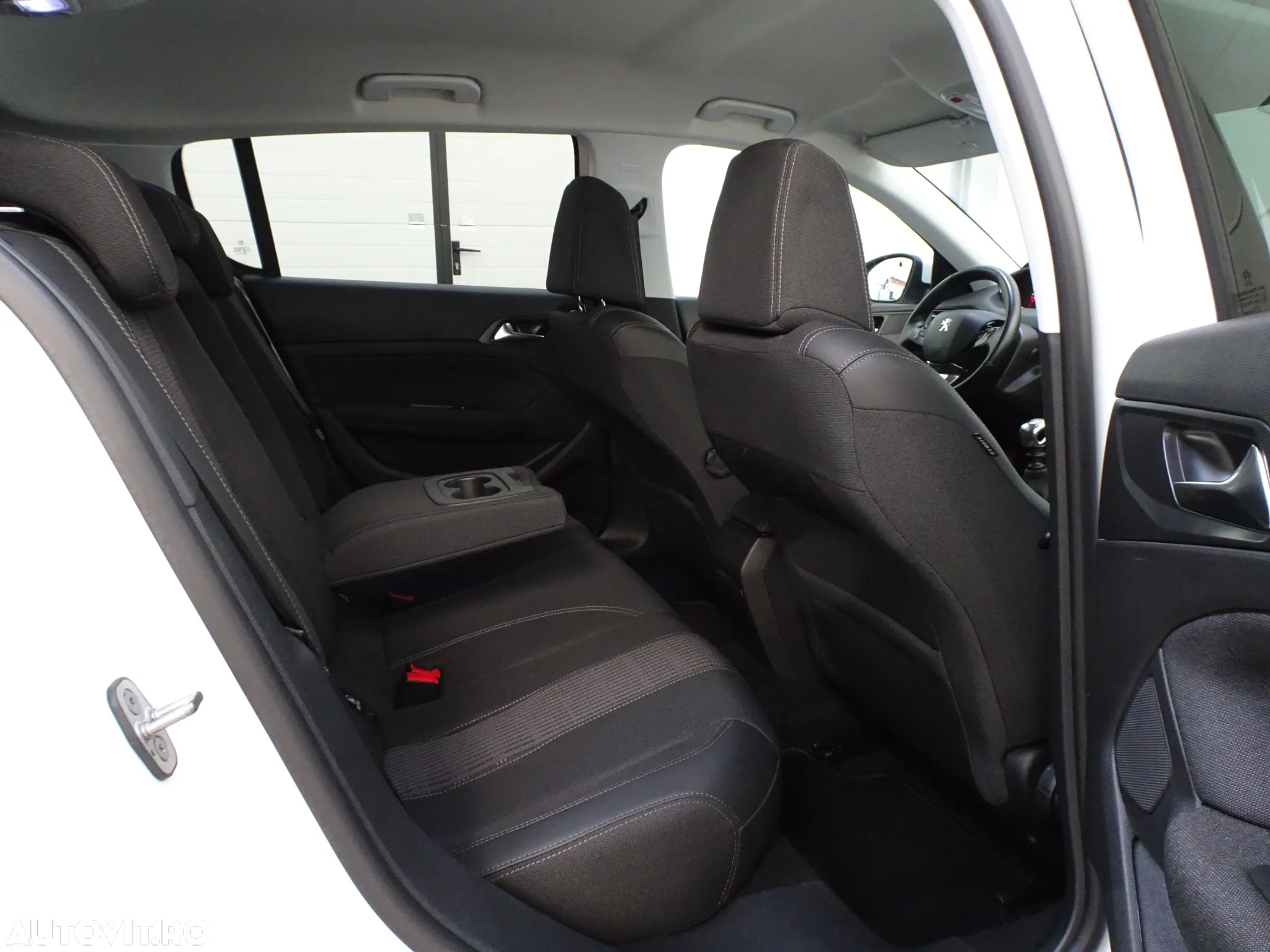 Peugeot 308 1.2 L PureTech Turbo S&S Allure - 10