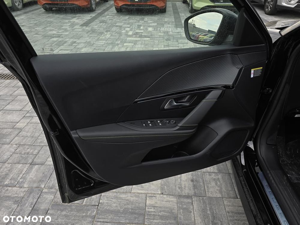 Peugeot 208 1.2 mHEV GT - 10