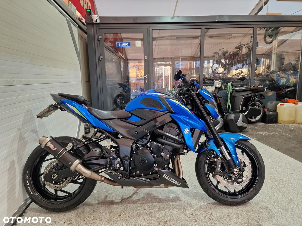 Suzuki GSX - 6