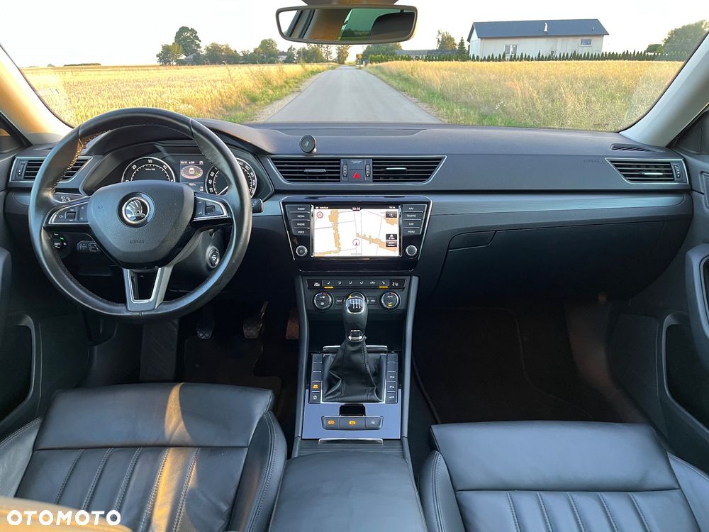 Skoda Superb 2.0 TDI Premium Edition - 26