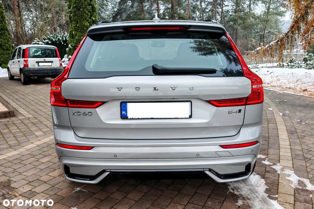 Volvo XC 60 B4 D AWD Plus Dark - 4
