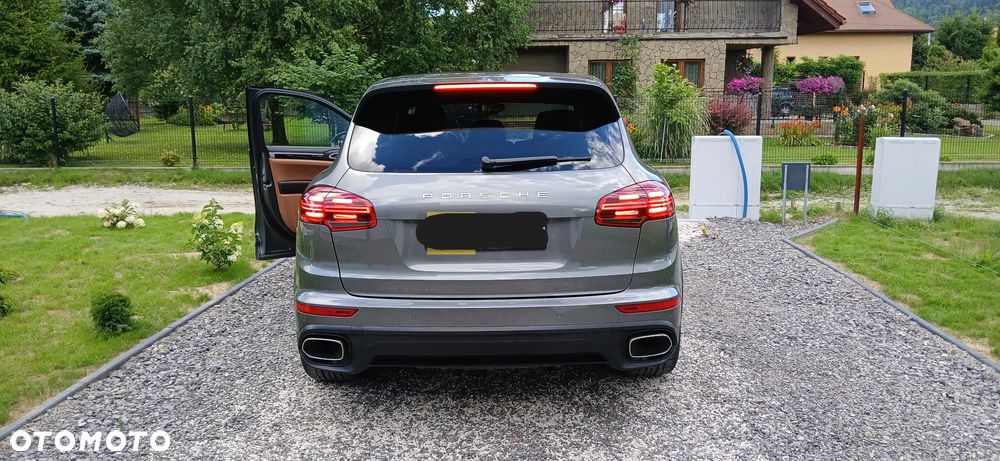 Porsche Cayenne - 1