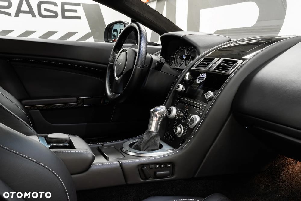 Aston Martin V12 Vantage - 33