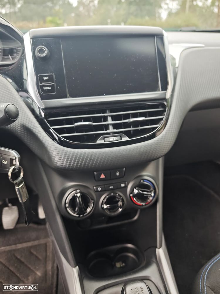 Peugeot 2008 1.2 PureTech Style - 17