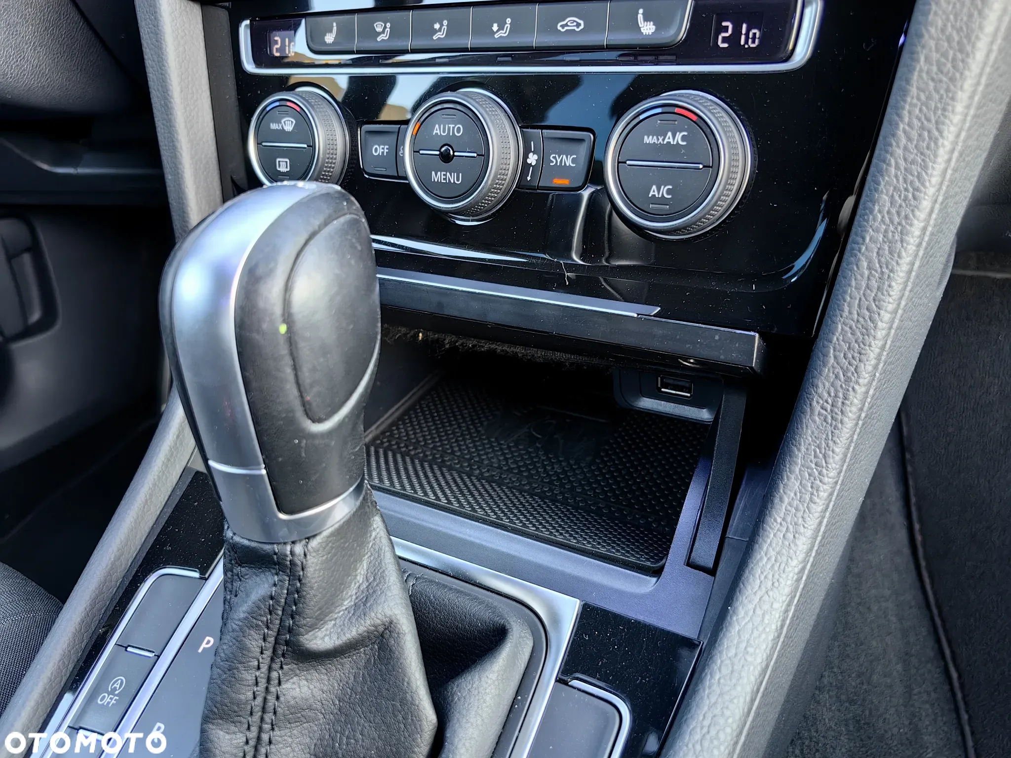 Volkswagen Golf 2.0 TDI DSG Sound - 37