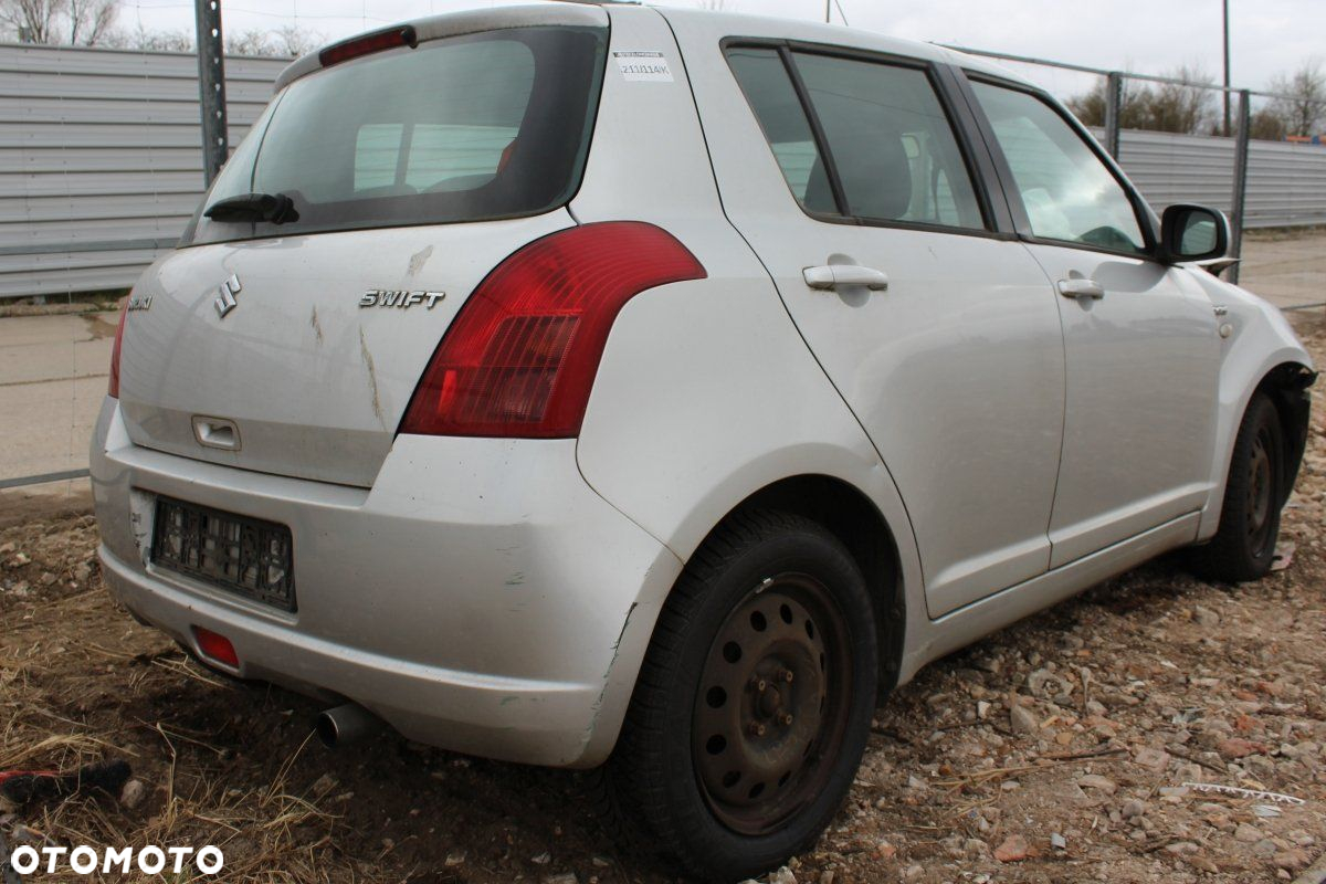 Suzuki Swift 2007 1.3DDiS Z13DT HB5D (MASKA, ZDERZAK, LAMPA, BŁOTNIK, DRZWI, SZYBA, FOTEL) - 4