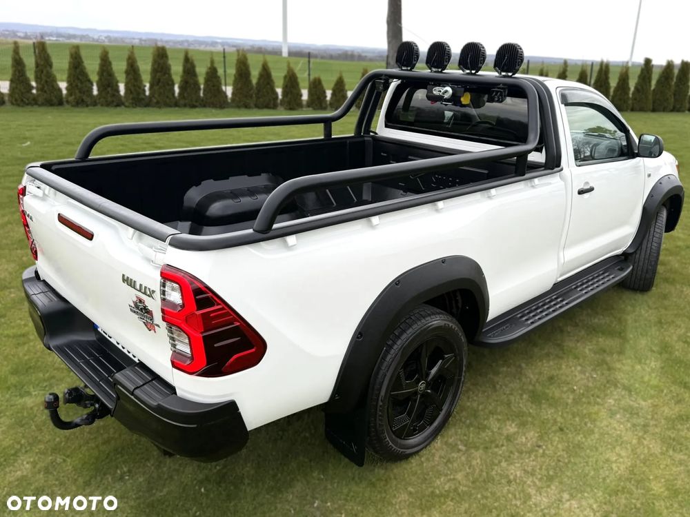 Toyota Hilux - 2