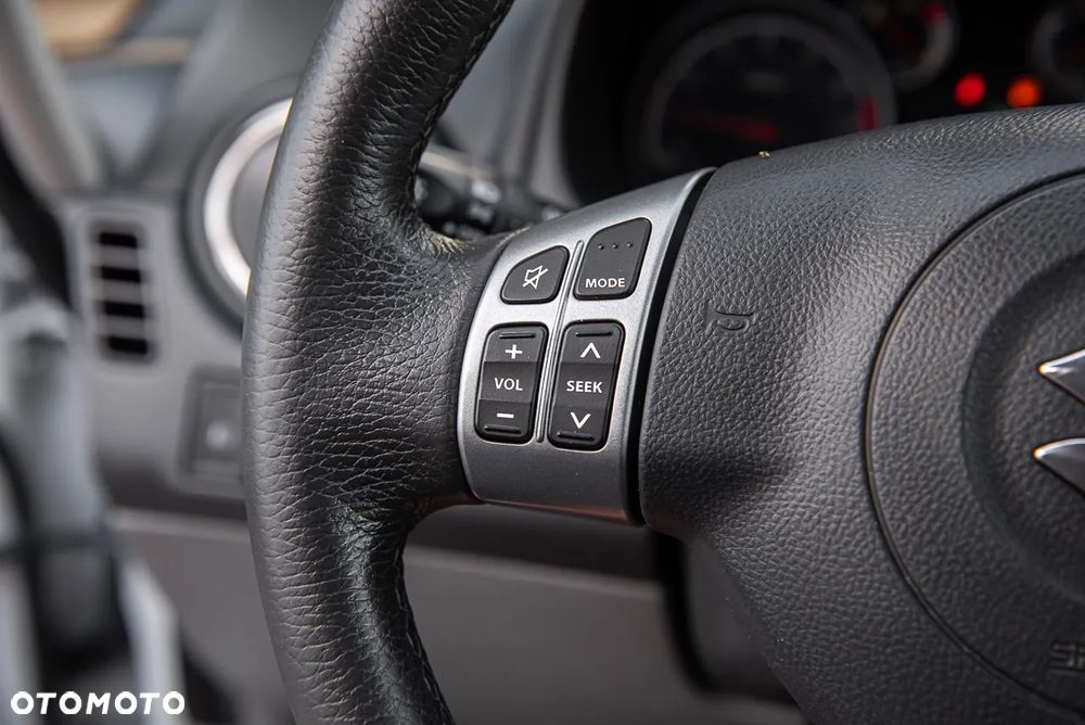 Suzuki SX4 1.6 Premium - 19