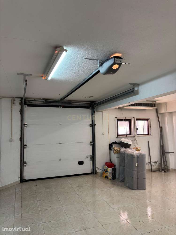 Garagem/ Armazém com portão automático em Odivelas - Grande imagem: 5/8