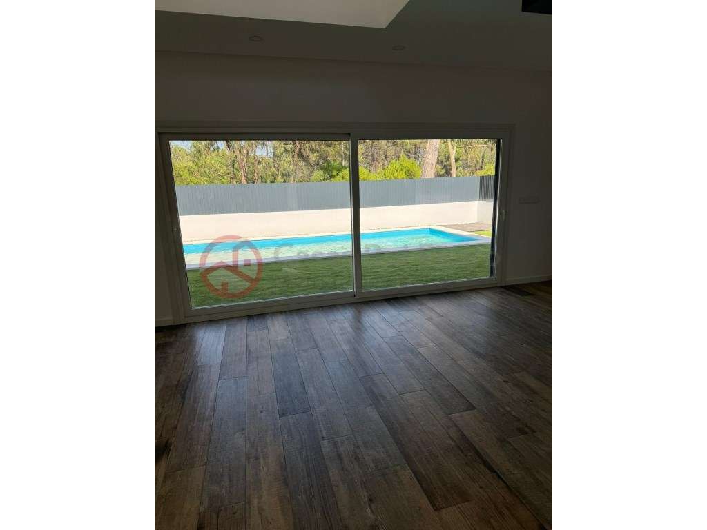 Moradia T3+1 de dois pisos, com piscina, na Lagoa de Albufeira em S... - Grande imagem: 2/45