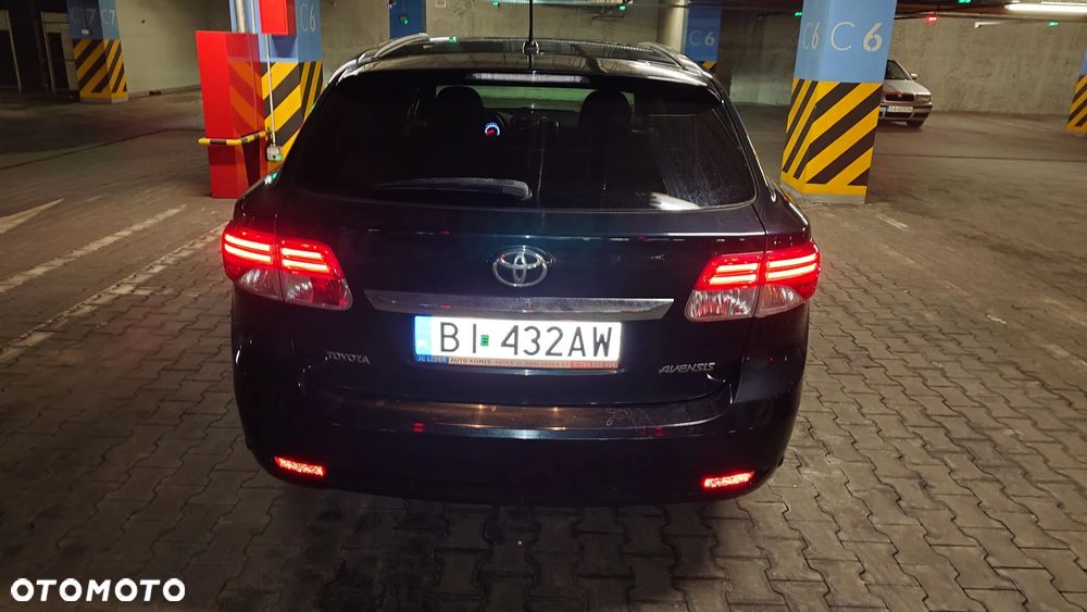 Toyota Avensis Combi 2.0 D-4D Executive - 21