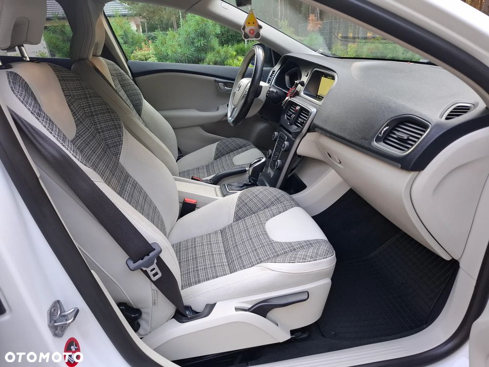 Volvo V40 Cross Country D3 Drive-E Dynamic Edition - 29