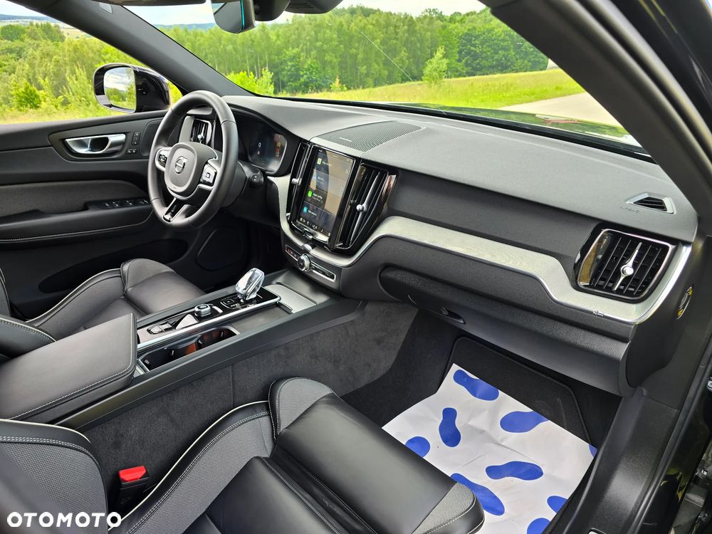 Volvo XC 60 B5 B AWD Plus Dark - 21