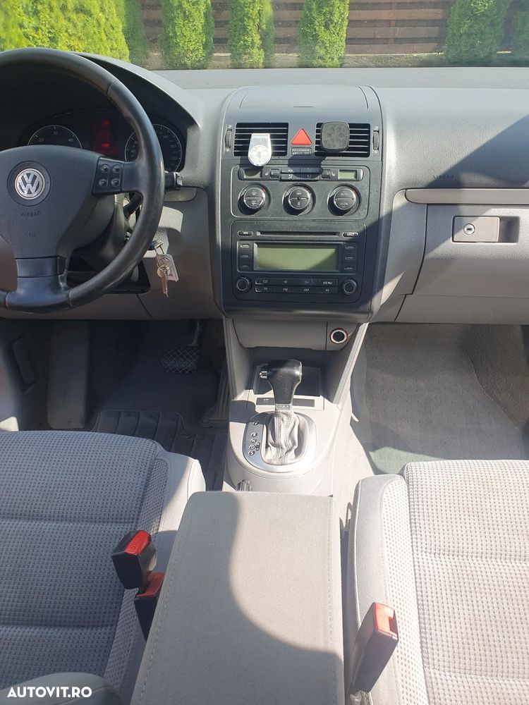 Volkswagen Touran - 10