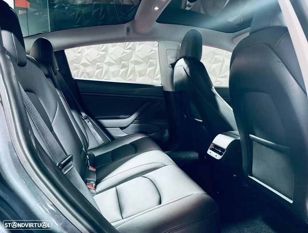 Tesla Model 3 Standard RWD — fotografia 14