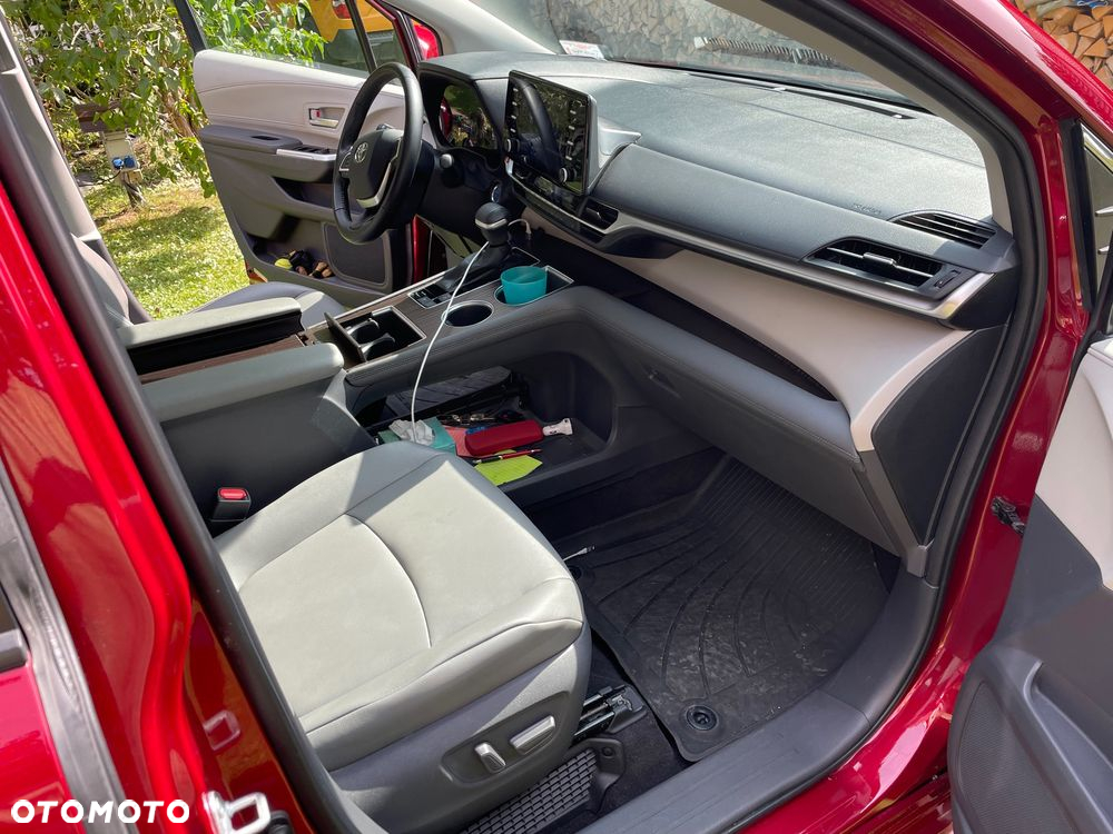 Toyota Sienna - 12