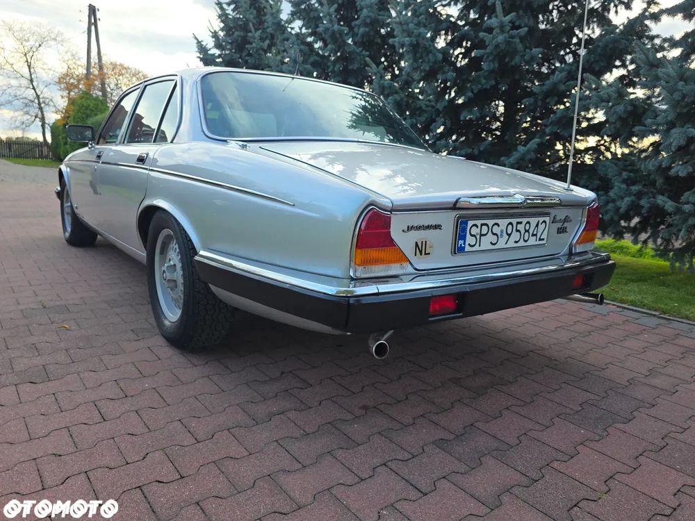 Jaguar XJ - 13