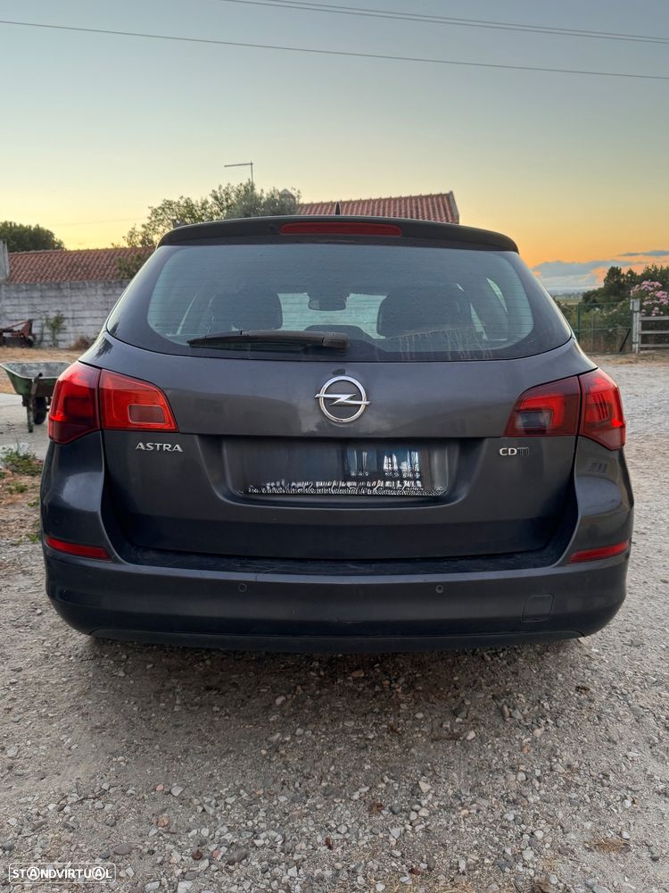 Opel Astra Sports Tourer - 2