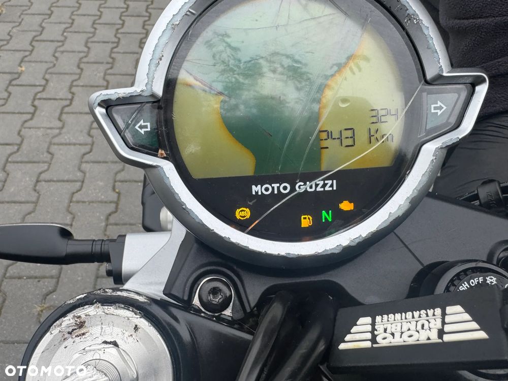 Moto Guzzi V7 - 24