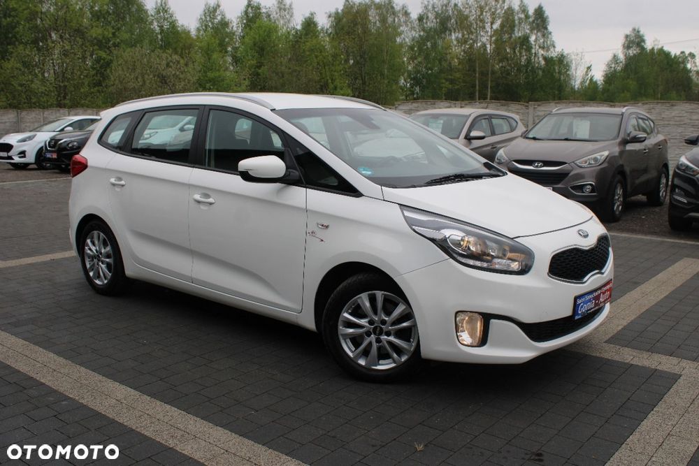 Kia Carens - 8
