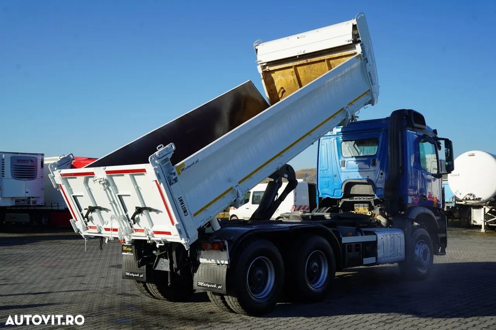 Mercedes-Benz AROCS 3336 / 6x4 / BASCULABILĂ PE 3 PĂRȚI - 5,2 M / 2x OBOANE LATERALE CU ACȚIONARE HIDRAULICĂ / CUTIE DE VITEZE AUTOMATĂ / EURO 6 - 6