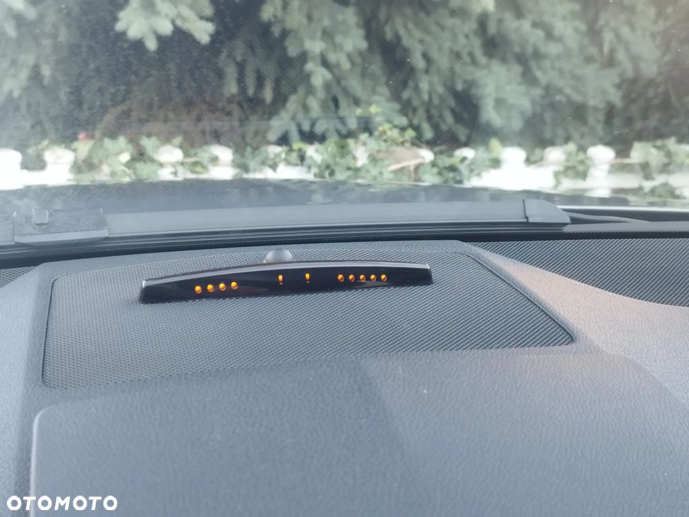 Mercedes-Benz Klasa C 180 CGI Automatik BlueEFFICIENCY Avantgarde - 20
