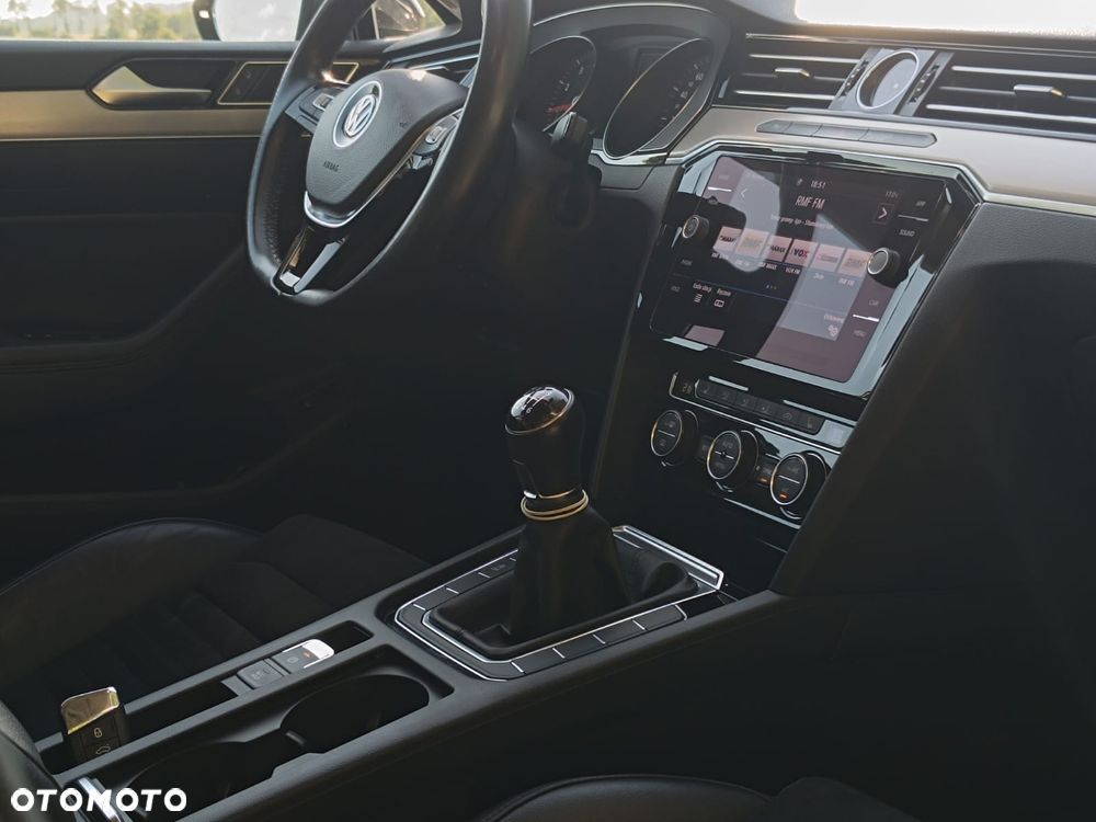Volkswagen Passat 1.5 TSI EVO Business - 9