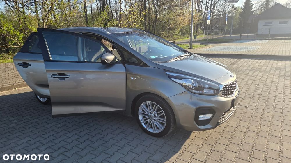 Kia Carens - 3