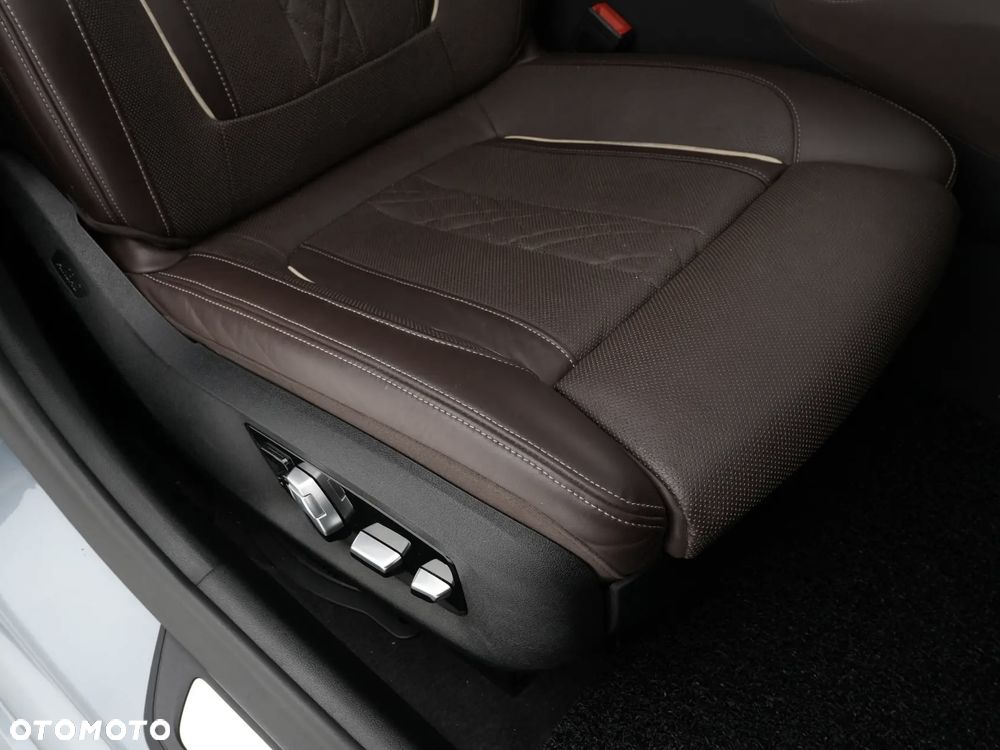BMW Seria 5 520d M Sport - 31