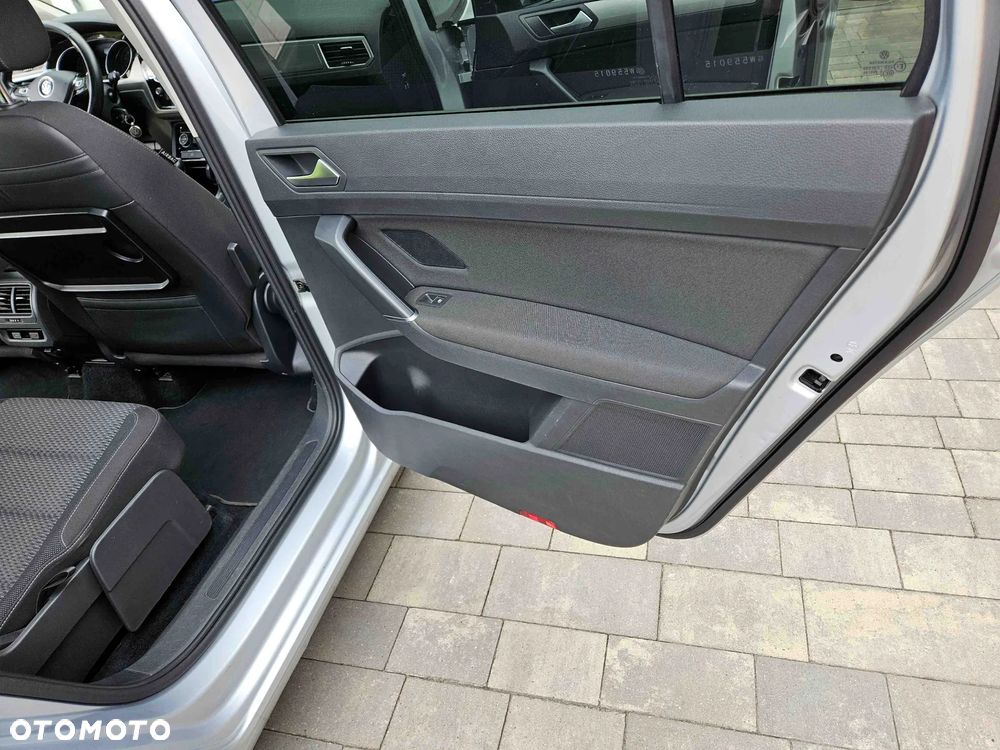 Volkswagen Touran 2.0 TDI BMT Comfortline DSG - 12