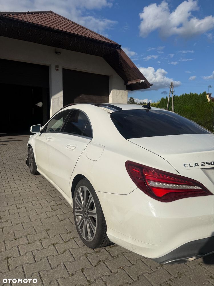 Mercedes-Benz CLA 250 7G-DCT - 5