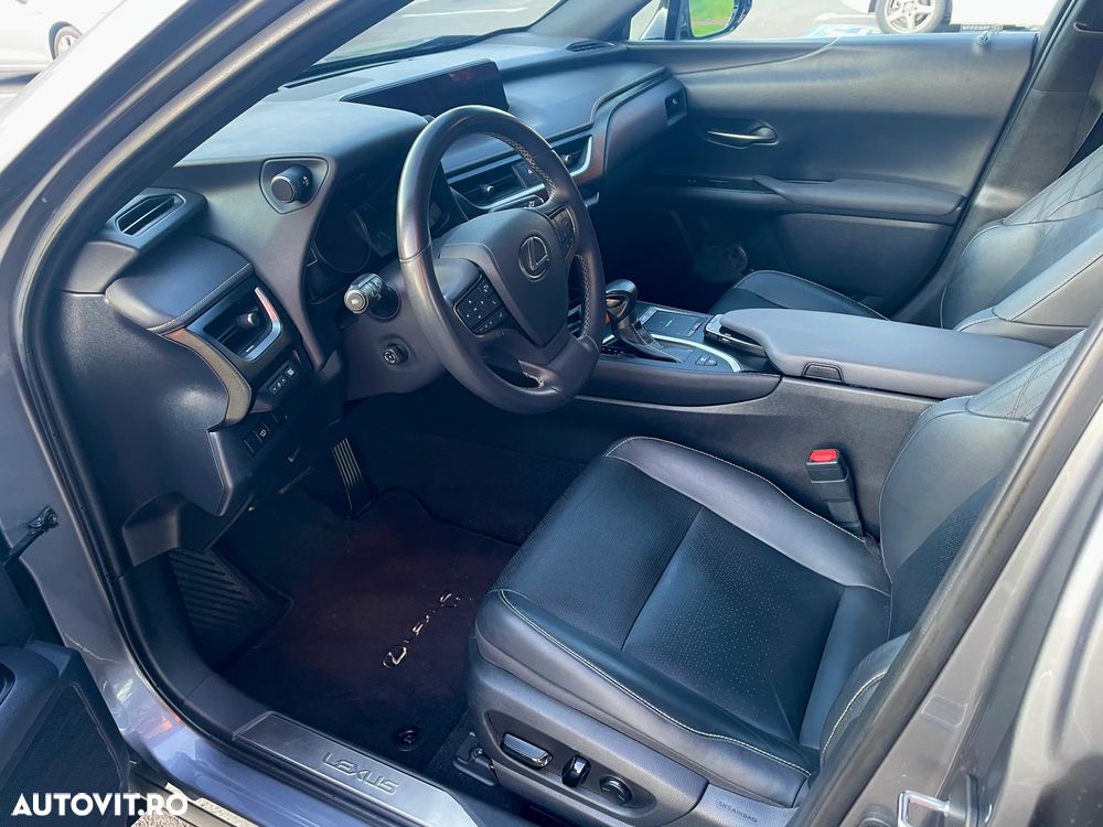 Lexus UX - 12
