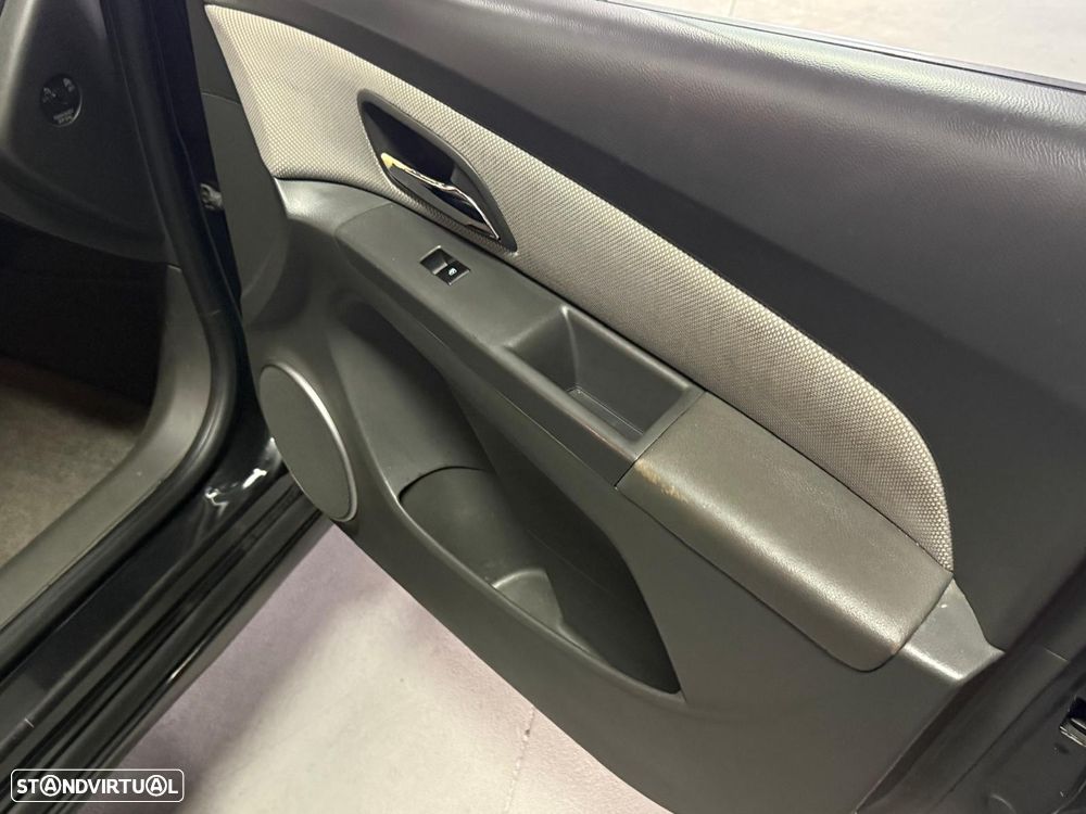 Chevrolet Cruze 1.6 LS - 18