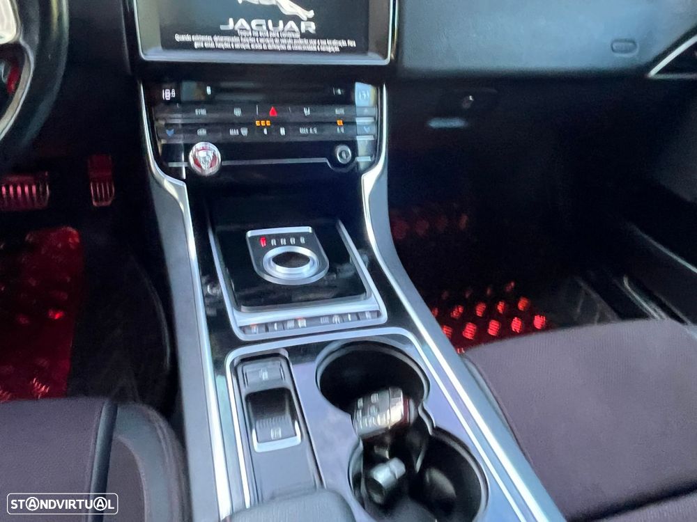 Jaguar XE - 26