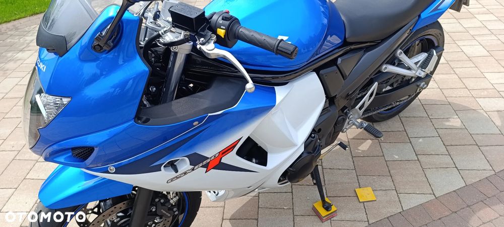 Suzuki GSX - 15