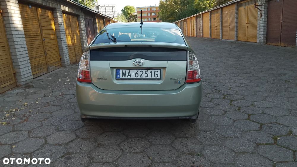Toyota Prius (Hybrid) - 6