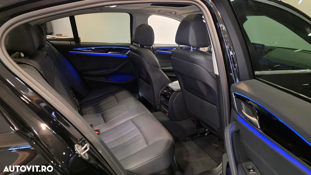 BMW Seria 5 530i xDrive AT MHEV - 11