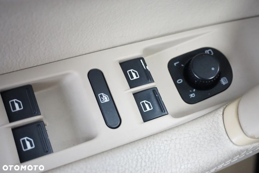 Volkswagen Passat CC 1.8 TSI DSG Exclusive - 25