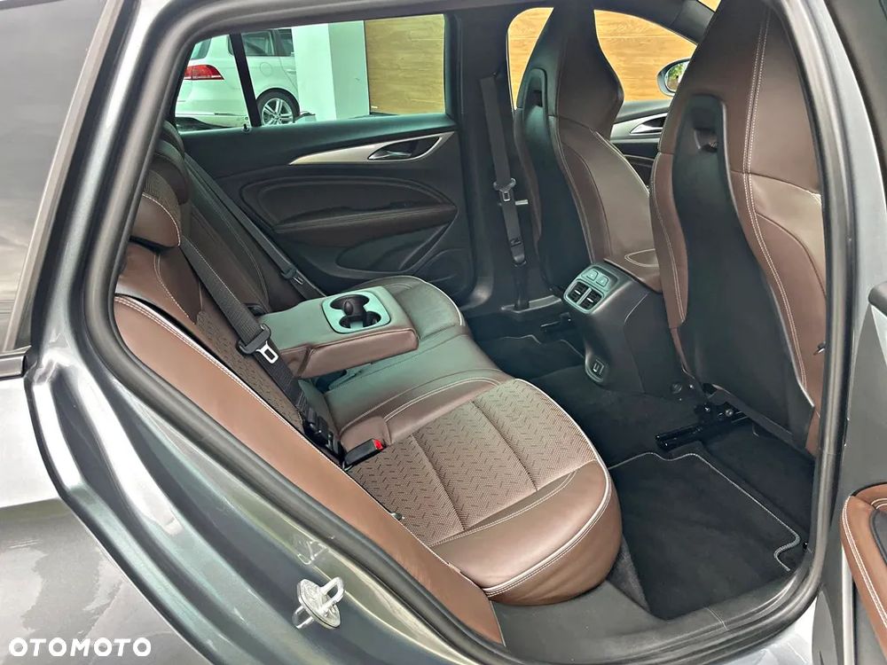 Opel Insignia 2.0 T 4x4 GSi S&S - 33