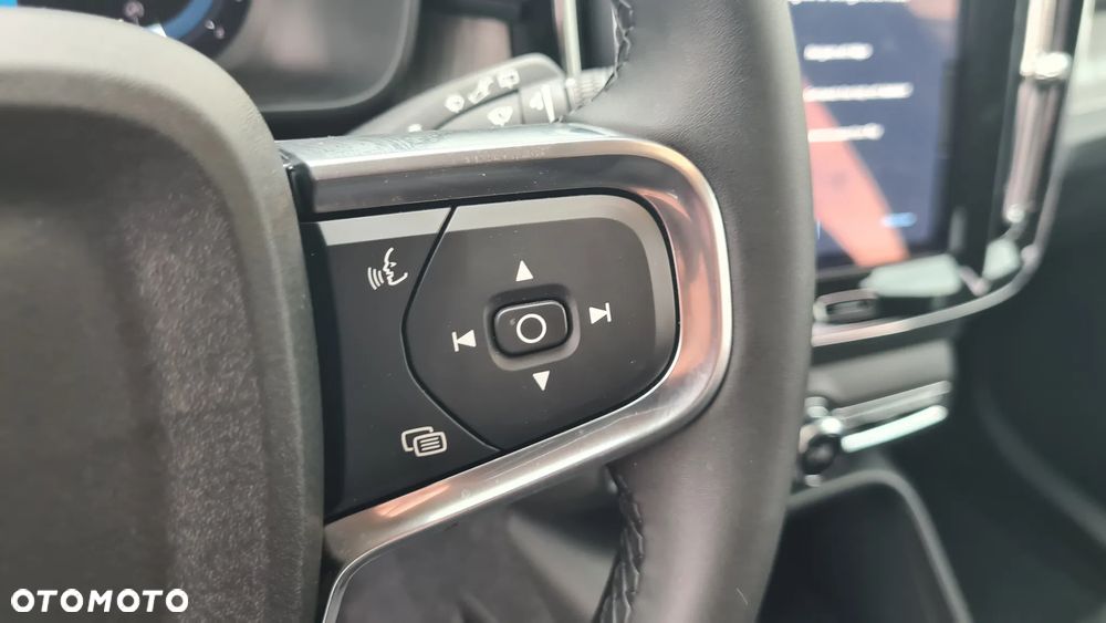 Volvo XC 40 B5 AWD Ultimate Dark - 20
