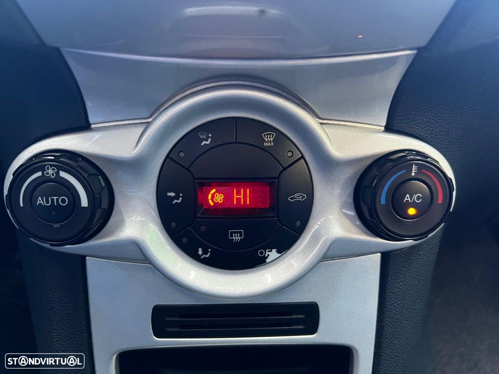 Ford Fiesta 1.4 TDCI Titanium - 24