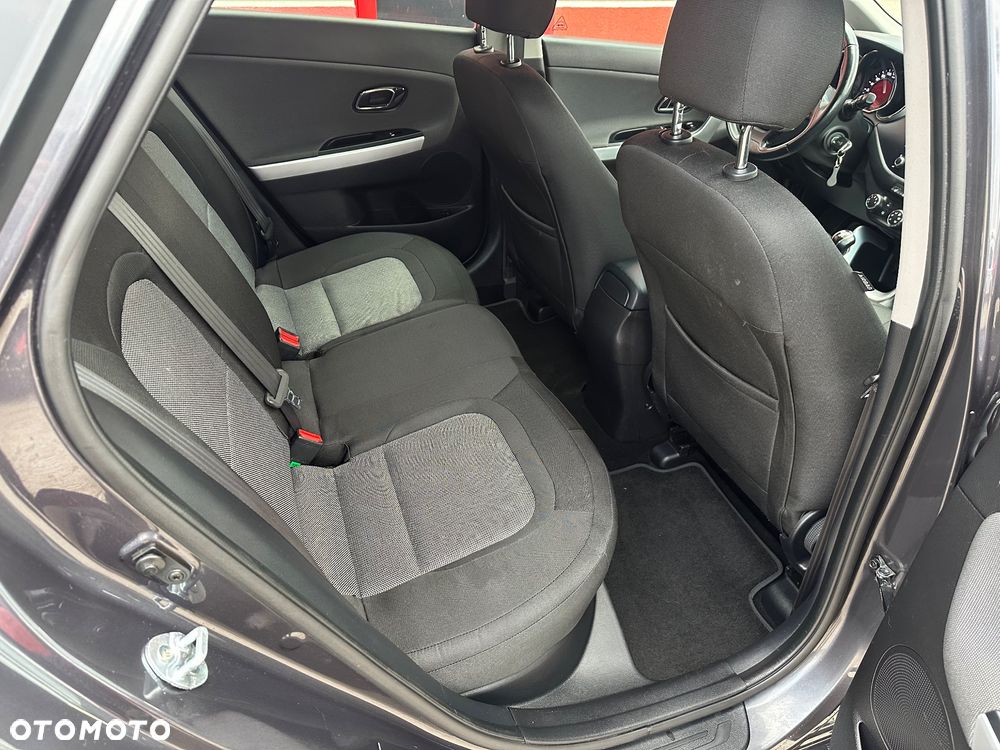 Kia Ceed 1.6 GDI Dream Team Edition - 17