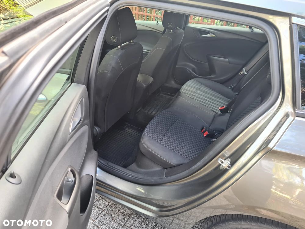 Opel Astra 1.4 T Dynamic - 12