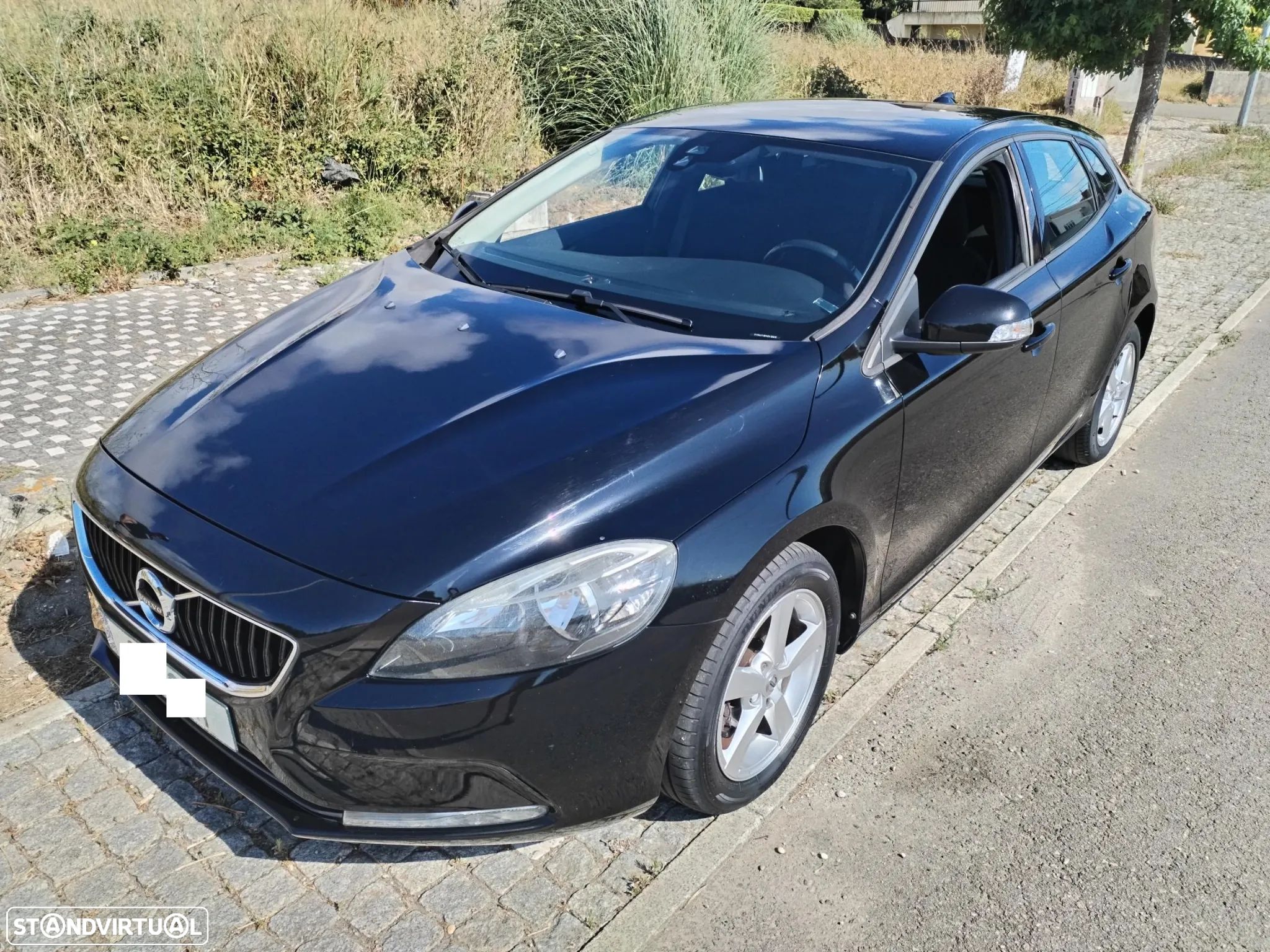 Volvo V40 2.0 D2 Momentum - 1